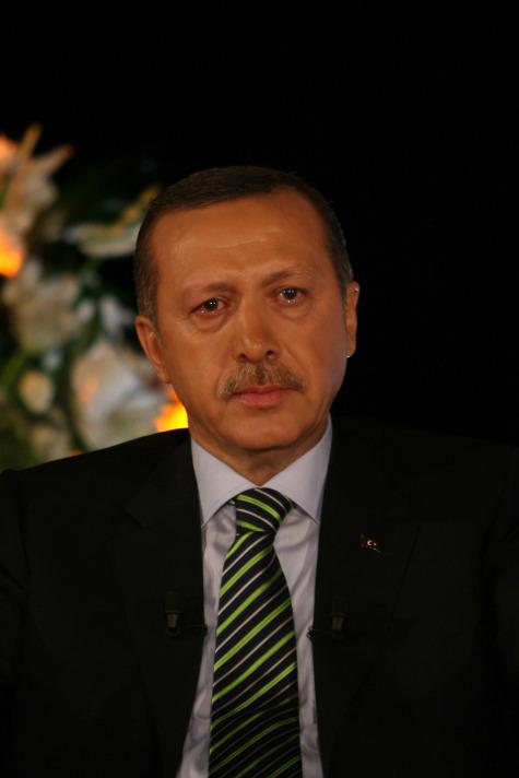 ''Benim için de doğrusu sürpriz oldu. Maharetinizi de gayet güzel göstermişsiniz. Asıl önemli başarı burada. İnanıyorum ki, sizde bunun çok daha fazlası var. Bu albüm, unutulmaz bir anı olacak. Özellikle fotoğraf sanatı noktasında başarılarınızın artarak devamını diliyorum. Bizimle beraber bu yolculuğunuz yorucu oluyor ama bize hakkınızı helal edin, siz de görevinizi yapıyorsunuz ben de görevimi yapıyorum. İnşallah vatana, millete, hizmet etme noktasında bunu böyle devam ettirmek durumundayız.''