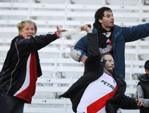 Arjantin Ligi'nin devlerinden River Plate, tarihinde ilk kez küme düştü.