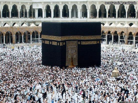 Jeoloji uzmanı Ali Bayraktar tarafından kaleme alınan ''Tarihi Yapı Temellerinde Uygulanan Deprem Sönümleme Sistemleri '' başlıklı yazıda, Kabe, Augustus Tapınağı, Ayasofya ve Süleymaniye Camisi'nin temellerinde de aynı sistemin kullanıldığı belirtiliyor.