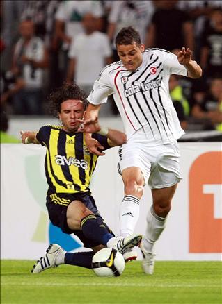 Futbol Federasyonu tarafından bu yıl 4. kez düzenlenen TFF Süper Kupa'yı, Beşiktaş'ı 2-0 yenen Fenerbahçe kazandı. Goller Alex'den geldi...