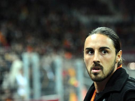 Kaleci Aykut maçı tribünden izledi..