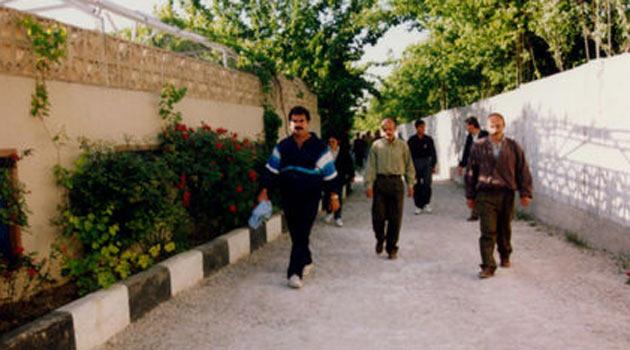 Öcalan'ın Suriye'deki 5 yıldızlı hayatı, BDP'li Bengi Yıldız'ın Ramazan'da içkili havuz sefası ve cuma namazı eylemlerinin sözde baş imamının uygunsuz görüntüleri medyaya böyle yansıdı.
