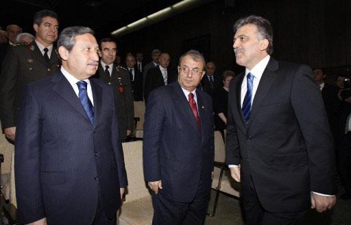Geçtiğimiz hafta tartışmaların odağı haline gelen Anayasa Mahkemesi, bugün önemli bir yemin törenine ev sahipliği yaptı. Törende, Gül, Erdoğan, Toptan'ın yanı sıra önemli isimler vardı.