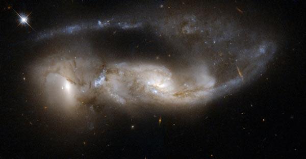 NASA'nın Spitzer teleskobu şimdiye kadar görülmemiş büyüklükteki bir galaksi çarpışmasını kaydetti. İşte o anın fotoğrafı ve önceki çarpışmalar...