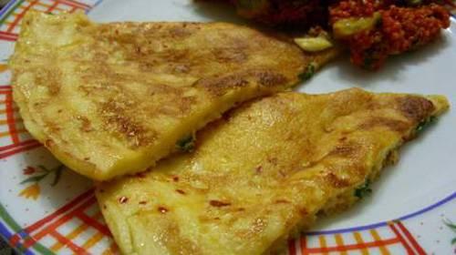 GÜMÜŞHANE Gümüşhane Mantısı, Kuşburnu çorbası, Zuluflu Çorbası,Un Herlesi Çorbası, Gavut Çorbası, Pağla Denlisi, Borani,Fıtfıt Haşılı,Patates Kavurması,Muhla, Yergök Dolması,Sütlü Haşıl,Lor Dolması,, Ekmek Aşı, Çıtma Fasulye, Kaygana, Siron, Erişte, Lemis,Erişti Tatlısı,Hasude Kuymağı, Kara Helva, Burma,(sini), Tel Helvası, Lalanga bilinen yemeklerindedendir.Siron, Fırın Erişte, Mantı Çorbası, Lemis, Fasulye Bulgurlusu, Un Herlesi Çorbası, Gavut Çorbası, Yavan Çorbası, Doduk Çorbası, Fırfır Çorbası, Dırma Çorbası, Gendime Çorbası, Erişte Çorbası, Arpa Yarması Çorbası, Zuluflu Çorbası, Pağla Denlisi, Borani, Lemis, Fıtfıt Haşılı, Patates Kavurması, Muhla, Yergök Dolması, Sütlü Haşıl, Evelik Dolması, Kalem Dolması, Lor Dolması, Ekşili Dolma, Ekmek Aşı, Çırtma Fasulye, Kaygana, Kete, Pancar Kavurması, Pişi, Tava Lemisi, Zırıhta, Lahana Dolması, Yalancı Dolma, Güveç, Su Böreği, Paparna, Toğala Kuymağı, Hıngel, Galıya, Karın Kaymağı.