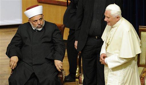 Katolik dünyasının ruhani lideri Papa 16. Benediktus'un Kudüs'ü ziyareti sürüyor. Tarihi gezinin ilk iki gününde neler oldu bir hatırlayalım ve ziyaretin atmosferini 125 fotoğrafla yansıtalım istedik.
