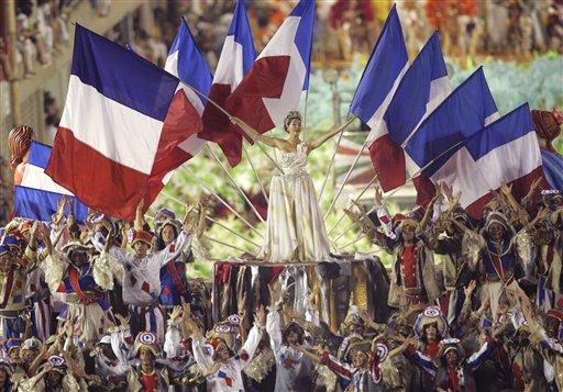 Karnavallar ülkesi Brezilya'nın en meşhur ve dünya çapında ünlü karnavalı Rio'da birbirinden renkli görüntüler ve büyük coşku yaşanıyor.