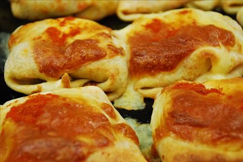 MANİSA Mesir macunu, Kula güveç kapaması, şekerli pide, otlu pide, Manisa kebabı.