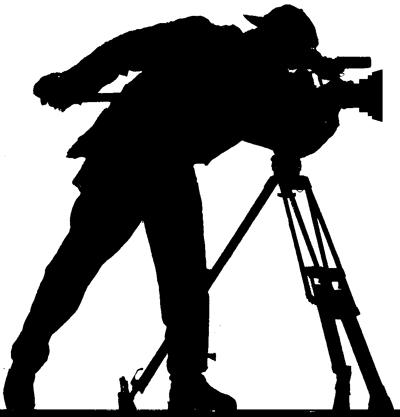<p><strong>Producer - Prodüktör</strong></p>
<p>Film projesinin ilk fikirsel oluşumundan gerçekleşmesine kadar her aşamasında yeralıyor. Filmin finansmanını sağlıyor, senaristi ve yönetmeni seçiyor. Nasıl yönetmen, filmin sanatsal çalışmalarından sorumluysa, prodüktör de parasal işlemlerinden sorumludur. Son zamanlarda trend, yönetmenlerinin çektikleri filmin prodüktörlüğünü de yapmaları yönünde ağırlık kazanıyor. Executive Produkcer, prodüksiyonun genellikle oluşum safhasında bulunuyor.</p>