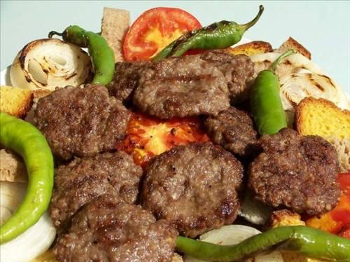 TRABZON  Vakfıkebir ekmeği, akçaabat köftesi.