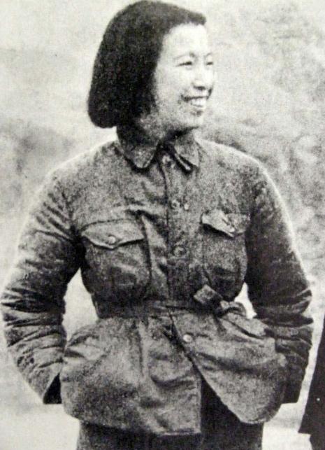 1940larda Maonun kişisel sekreteri, 50lerde ise propaganda bölümünün başındaydı.1980 ve 81de Dörtlü Çetenin bir üyesi olarak yargılandı. Ölüm cezası 1983te ömür boyu hapse çevrildi. Hapiste kansere yakalanan Qing, 1991de bir hastanede intihar etti.