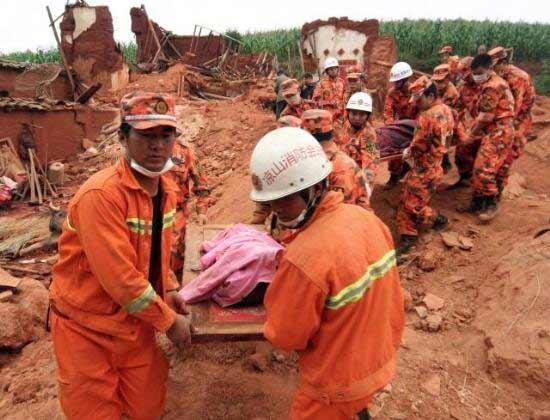 Çin'de 70 bin kişinin öldüğü 12 Mayıs depreminden kurtulan kadın, dünkü depremde bedenini siper ettiği oğlunu ve kendisini kurtaramadı