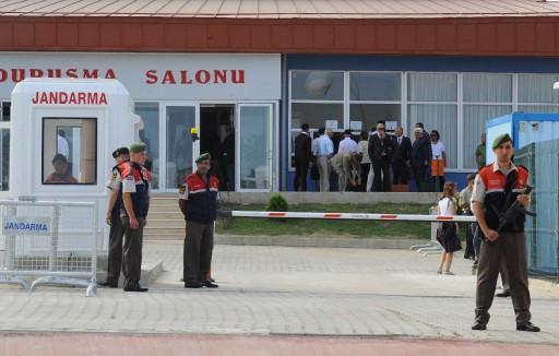 Ergenekon soruşturması kapsamında hazırlanan ikinci iddianamede yer alan sanıkların yargılanmasına başlandı. Silivri Ceza İnfaz Kurumları'nda görülmeye başlanan dava için çevrede yoğun güvenlik önlemleri alındı