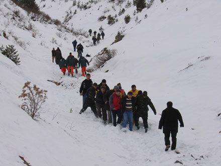 Gümüşhane'nin Zigana Dağı bölgesinde Kadırga Yaylası'na doğru yürüyüşe geçen dağcı grubunun üzerine çığ düştü. 11 dağcı öldü.