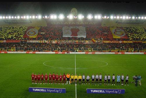 14. hafta Galatasaray 1 : 2 Beşiktaş Galataaray evinde hagi ile oynadığı Beşiktaş derbisini kaybetti