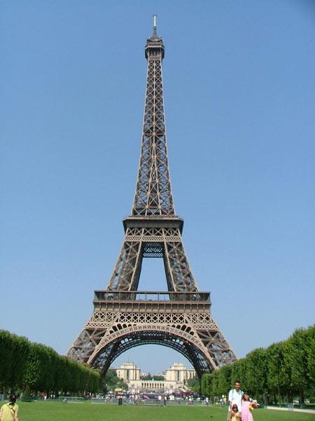 Fransa'nın başkenti Paris, ülkenin kültür ve sanat merkezi olma görevini üstlenmiş ve gerek Avrupa'nın gerekse dünyanın en önde gelen kültür merkezlerinden biri olmuş.... 
<br><br>
Nuray Kahraman'ın Fransa izlerimlerini ve haberde yer alan görsellerin öykülerini görmek için haberin metni düğmesini tıklayabilirsiniz...