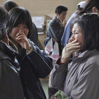 Japonya'da sızan radyasyondan etkilenenler tecrit ediliyor. Nihonmatsu'da radyasyona maruz kalan bir genç özel bölümün arkasında annesiyle ve köpeğiyle vedalaştı. Göz yaşartan ayrılık dünyaya böyle yansıdı.