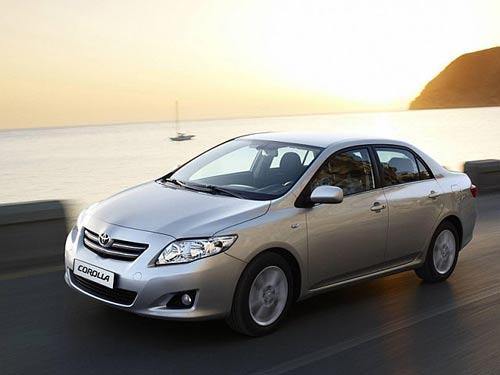 <b>TOYOTA:</b> 5 bin TL peşin, aylık 500 TLden başlayan taksitler ile Toyota alanlar ilk taksit ödemesini Mayıs 2011de yapabiliyor. Dosya masrafı alınmazken, yüzde 0.79 sabit faiz ve 60 aya kadar vade sunuluyor. Avensis 5 bin TL indirimle 48 bin 950ye satılıyor. 35 bin 400 TLden başlayan Corolla ve 34 bin 400 TLden başlayan Auris bin 500 TL indirimli. Yaris 25 bin 850 TL başlangıç fiyatına sahip. Verso ise 43 bin 750 TL.