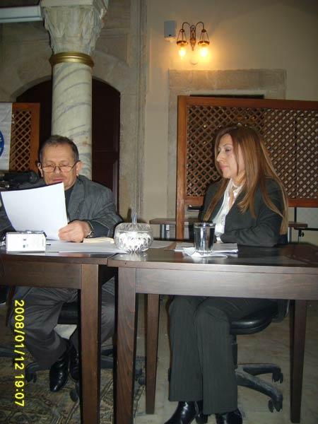 Olcay Yazıcıya söz söyleten ve şiirlerini gümbür gümbür çağıldatan yürek, hiç kuşkusuz bir Anadolu mayasının ve bir alperen nefesinin eseridir. Ve yine onun, kelimeleri canlandıran, heyecanlandıran, şimşeklendiren ve onlara apayrı bir dil veren yüreği, güzel Anadolumuzun gül toprağı gibi bereketli ve üretkendir. Çünkü bu kutlu yürek, toplumumuzun öz cevherinden beslenmiş, dallanıp budaklanmış ve bir çınar misali serpilmiştir. Şair Olcay Yazıcının, karşımızda, şiir dünyasının anahtarı eline verilmiş bir bilge olarak duruşu da işte bu yüzdendir.
<BR><BR>
Olcay Yazıcının Derviş adlı şiiri, bir arayış felsefesinin bütün özelliklerini taşımaktadır. Dünyevi olan bütün terkip ve benzetmeleri kullanarak gelip geçici bir aşkta aşkınlığı arayan ve ona ulaşmaya çalışan bu yaklaşım, aslında Olcay Yazıcının şiirlerinin ana karakter yapısıdır. 
<BR><BR>
Çatallı yol ağzında şaşırıp kaldım derviş
<BR>Söyle hangi patika gül dağına gidermiş?
<BR>
beyiti, gerçek aşkı arayan bir kalbin, asıl gerçeğe ve hakikatin özüne çarpılmışlığının bir ifadesi değil midir?