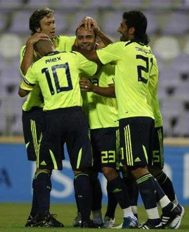 Fenerbahçe İstanbul'da 2-0'la geçtiği Macar ekibi MTK'yı kendi evinde gole boğdu. 5-0 biten maçta Semih 4 gole imza attı!