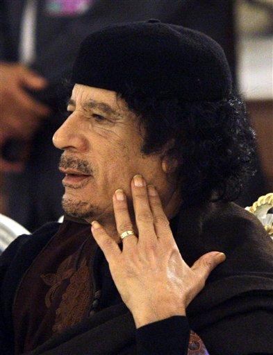 Kaddafi'nin çadırında çay keyfi