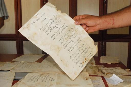Bir öğretmenin internetten satış yapan sahaftan satın alıp Konya Bölge Yazma Eserler Kütüphanesi'ne teslim ettiği belgelerde, 1925 yılında gerçekleştiren İstiklal Marşı Beste ve Güfte Yarışması'na ait şartname, başvuru dilekçeleri ve çok sayıda şiirin yer