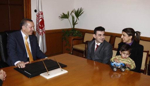 Başbakan Recep Tayyip Erdoğan, Suudi Arabistan'da idamla yargılanan ancak daha sonra cezası affedilen ve Türkiye'ye gelen berber Sabri Boğday'ı kabul etti