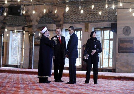 ABD Başkanı Barack Obama, Başbakan Recep Tayyip Erdoğan ile birlikte Ayasofya Müzesi'ni ve Sultan Ahmet Camii'ni gezdi.