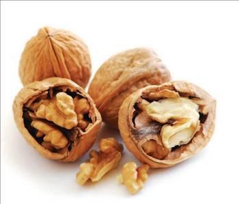 <p><strong><span style="text-decoration: underline;">CEVİZ:<br /><br /></span></strong></p>
Omega 3 yağ asitleri içerdiği için kanserden korur. Ayrıca kalp damar hastalıklarına da iyi gelir. Günde 1 avuç ceviz yiyin.