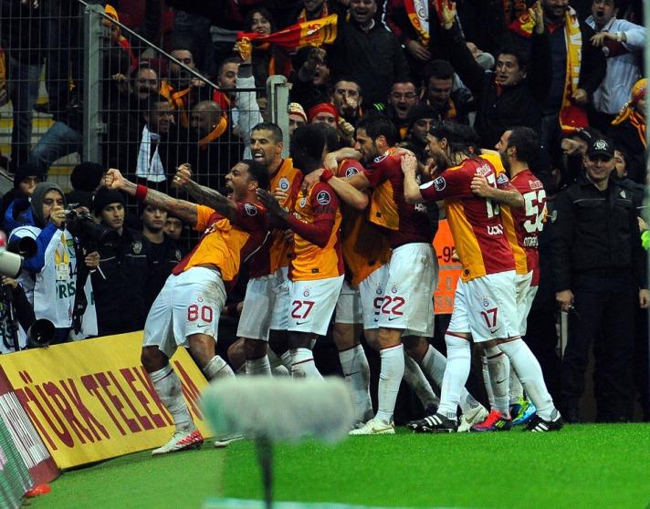 Kasımda aşk başkadır deyip, yıllardır 6 Kasım'ı hatırlatanlara; aşkın Aralık'sız olduğunu gösterdik. Aşk'tır GALATASARAY