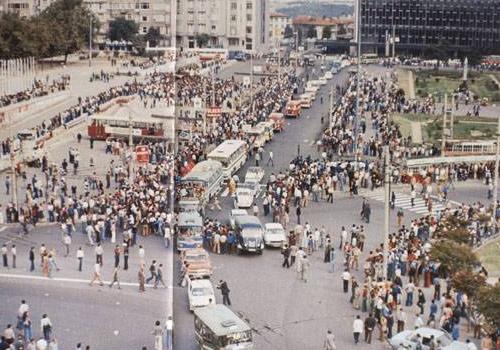 1970'lerin İstanbul'unun Taksim Meydanı
