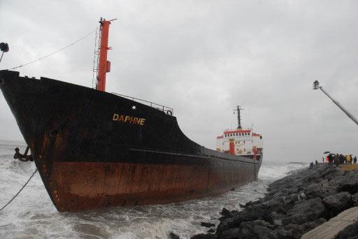 Gemi kaptanı Ekrem Akalın ile 4'ü Türk, 4'ü Gürcü, biri de Azeri 10 mürettebat gemiden tahliye edildi. Tahliye edilen mürettebat sağlık kontrolünden geçirilirken, mürettebatın sağlık durumunun iyi olduğu bildirildi.
