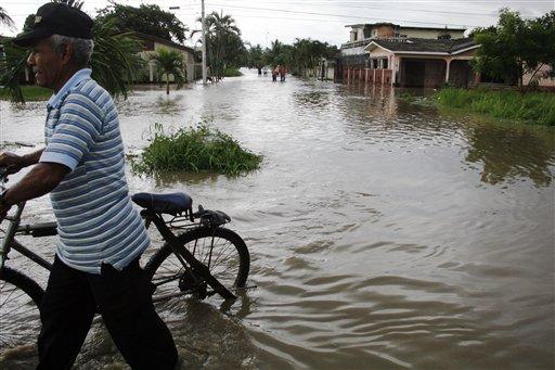 Honduras sular altında 25 bin kişi evsiz