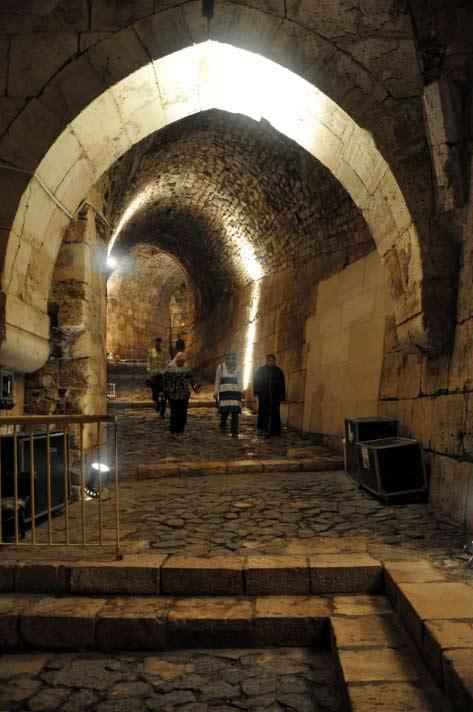 <b>NE NURETTİN ZENGİ NE SELAHADDİN EYYUBİ ALABİLDİ</b>
<br>
Büyük Selçuklu Devletinin Halep Atabeyi Nureddin Zengi'nin 1163'te kuşattığı kale, 1188 yılında Selahaddin Eyyubi tarafından da kuşatılır. Ancak 7 kuleli kale, 1271 yılında Memluk Sultanı Baybars tarafından alınana kadar haçlı şövalyelerinin karargahı ve haçlı ordularının lojistik merkezi olarak kullanılır.