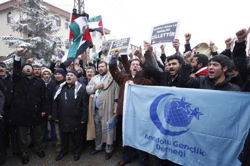İsrail'in Gazze'ye yönelik acımasız saldırıları Türkiye'nin pek çok kentinde ve Orta Doğu'da protesto edildi. Protestolardan kareler...