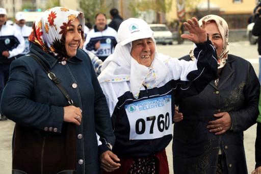 Pursaklar Belediyesi tarafından geleneksel hale getirilen ''Dedeler ve Neneler Koşusu''nun 3'üncüsü bugün yapıldı.