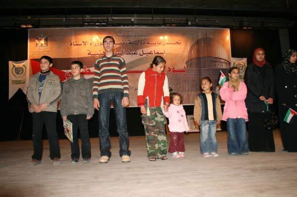 İHH Gazze Bürosu 2 Nisan 2009 tarihinde Gazzede Filistin Yetim Gecesi düzenledi. Gecede savaş sonrası yetim çocukların yapmış olduğu resimler sergilendi. Çocuklar şarkı ve şiirleriyle geceye renk kattı.