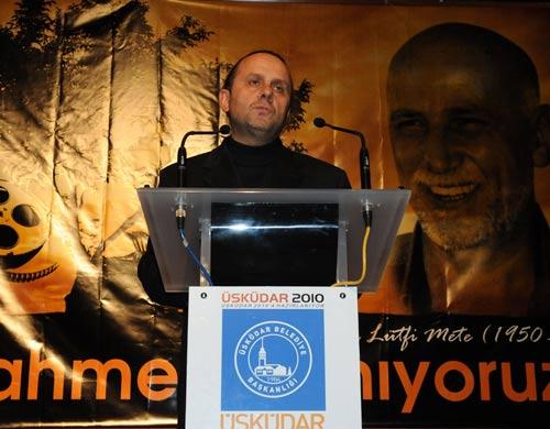 İsmail Güneş, programın başlangıcında gösterilen belgeselin kendisinde başka bir anlam uyandırdığını, Metenin kendisinin hayatında çok önemli bir yere sahip olduğunu ifade ederken, kendisiyle bin yıldır tanışıyormuş gibi hissettiğini söyledi. Güneş, Ömer Lütfi Meteden duyduğu ilk şiir olan Al Beni şiirini okudu...