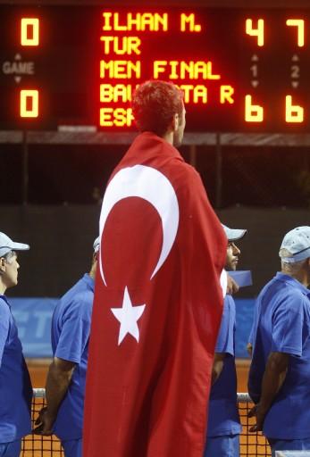 16. Akdeniz Oyunları'nda teniste tek erkeklerde final oynayan Marsel İlhan, gümüş madalyada kaldı.