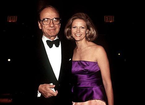 Rupert ve Anna Murdoch 
1 milyar euro 
Tarihin en pahalı boşanması. 32 yıllık evliliğin ardından karısından boşanmak isteyen Rupert Murdoch tam 1 milyar dolar &ouml;demeye razı oldu. 17 g&uuml;n sonra da Rubert Murdoch &ccedil;alışanlarından biriyle &uuml;&ccedil;&uuml;nc&uuml; evliliğini yaptı.