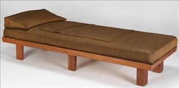 Monroe'nun a&ccedil;ık artırmaya &ccedil;ıkan diğer bir eşyası ise terapi koltuğu. Koltuğu, monroe'nun psikoloğu Dr. Ralph Greenson a&ccedil;ık artırmaya &ccedil;ıkarmıştı.