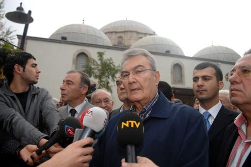 Baykal bayram namazını torunları ile dedesinin imam olduğu camide kıldı