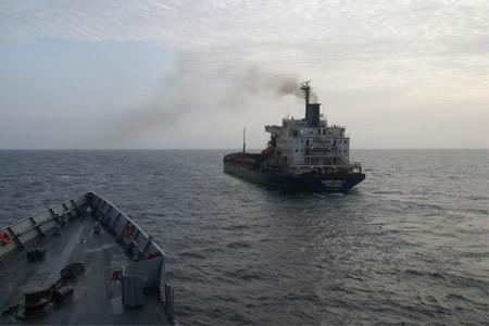 Aden Körfezi'nde korsanlarca 8 Temmuz tarihinde kaçırılmasının ardından sağlanan anlaşma ile dün serbest bırakılan Horizon-1 gemisinin serbest kaldıktan sonraki ilk fotoğrafları yayınlandı. Serbest kalan gemiyi TCG Gediz fırkateyni koruyor.