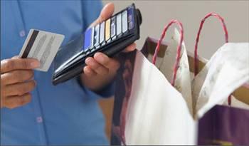 <B>Faiz oranlarına dikkat etmemek</B>
<BR>
Kredi kartı borcunu &ouml;deyemeyip borcunu kapatmak i&ccedil;in diğer bir kredi kartı alanların yaptığı en b&uuml;y&uuml;k hatalardan biri de aldıkları kredi kartı faiz oranlarına dikkat etmemek.
<BR>
Kredi kartı s&ouml;zleşmenizde yazan faiz oranlarını &ccedil;ok iyi okuyun; &ccedil;&uuml;nk&uuml;, karttan alışveriş ve nakit &ccedil;ekim faizleri birbirinden farklıdır. Nakit &ccedil;ekim faizi karttan alışveriş faizinden daha y&uuml;ksek olduğundan ilk kredi kartınızın borcunu başka bir kartla kapatmaya &ccedil;alışmanız h&uuml;sranla sonu&ccedil;lanabilir.</BR>