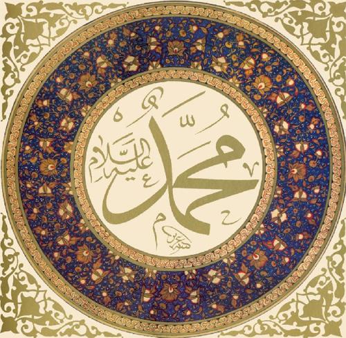 <p><strong><span style="color: #0000ff;">14. Kıyamet Nuru Salâtı</span></strong></p>
<p>(Allâhümme salli alâ seyyidinâ Muhammedin bahri envârike ve ma'dini esrârike ve lisâni hüccetike ve arûsi memleketike ve imâmi hazratike ve tırâzi mülkike ve hazâini rahmetike ve tarîki şerîatike'l- mütelezzizi bi-tevhîdike insâni ayni'l-vücûdi ve's-sebebi fî külli mevcûdin ayni a'yâni halkıke'l-mütekaddimi min nûri zıyâike salâten tedûmü bi-devâmike ve tebkâ bi-bekâike lâ müntehâ lehâ düne ilmike salâten turzîke ve turzîhi ve terzâ bihâ annâ yâ rabbe'l- âlemîn).</p>
<p>"Allâh'ım! Nurlarının deryası, sırlarının madeni, hüccetinin lisanı, mülkünün zîneti, rahmetinin hazineleri, senin tevhidin ile lezzetlenen şeriatının yolunca öyle bir rahmet eyle ki, senin ezelî ilminde sonu olmayan bekanla bâkı, devamınla daim olsun. Yine seni razı edecek ve senin onu razı kılacağın ve o rahmet sebebiyle bizden razı olacağın bir rahmetle rahmet eyle, ey âlemlerin rabbi!".</p>
<p>Kıymetinin çok yüksek olduğu bildirilen ve "kıyamet nuru salâtı" olarak adlandırılan bu salâtı okuyan kişinin kıyamet gününde nuru-nun artacağı nakledilmektedir (Sehâvî, el-Kavlü'l-bedî', s. 129; Nebhânî, Efdalü's- salavât, s.79).</p>