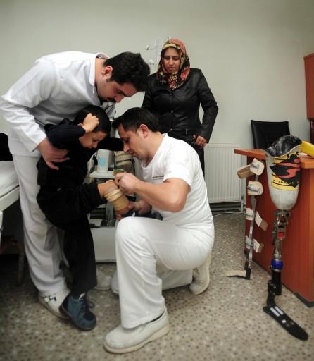 Minik Bekir artık yürüyebiliyor