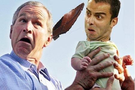 Başkan Bush'un giderayak Irak'ta bir gazetecinin ayakkabılı saldırısına uğraması internette yeni eğlence konusu oldu.