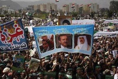 İsrail'in Gazze katliamı protesto eden yüzbinlerece Yemenli, kendi liderlerinin tepkisizliğine, Chavez, Erdoğan ve Şeyh Hamad'ın posterlerini taşıyarak isyan etti.