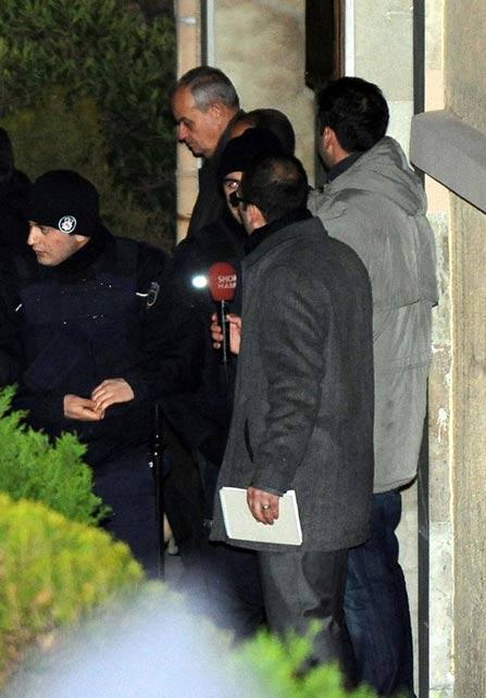 Başbuğ Silivri Cezaevi'nde Tutuklanan eski Genelkurmay Başkanı İlker Başbuğ, Beşiktaş'taki İstanbul Adliyesinden çıkarılırken, basına kısa bir açıklama yaptı.