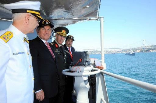 "Güçlü Ordu Güçlü Türkiye" sloganını benimseyen TSK bu yılki 30 Ağustos Zafer Bayramı'nı görkemli bir törenle kutladı. Donanma İstanbul Boğazı'nda resmi geçit töreni yaptı.